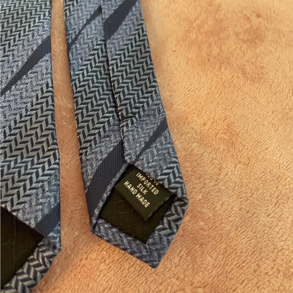 Kenneth Cole Blue and Gray Patterned Tie